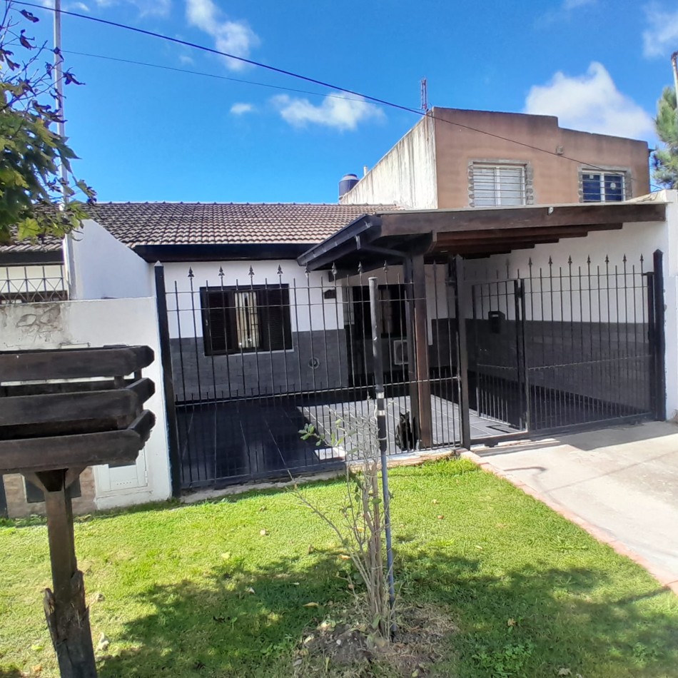 CASA DE 3 AMBIENTES EN BARRIO RAICES