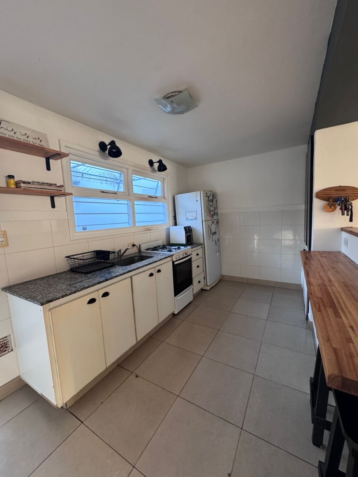 EN VENTA. PH TRES AMBIENTES CON PATIO. ZONA MISIONES Y AVELLANEDA. APTO CREDITO