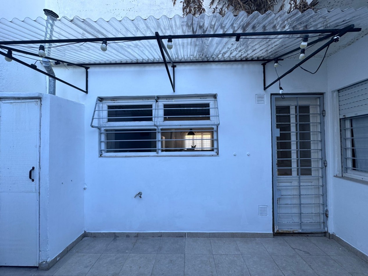 EN VENTA. PH TRES AMBIENTES CON PATIO. ZONA MISIONES Y AVELLANEDA. APTO CREDITO