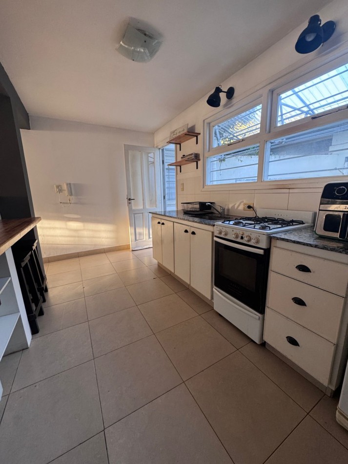 EN VENTA. PH TRES AMBIENTES CON PATIO. ZONA MISIONES Y AVELLANEDA. APTO CREDITO