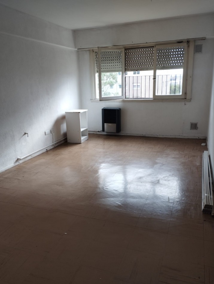 EN VENTA. DEPARTAMENTO DE TRES AMBIENTES EN COMPLIEJO CERRADO SOBRE AV LIBERTAD 5500