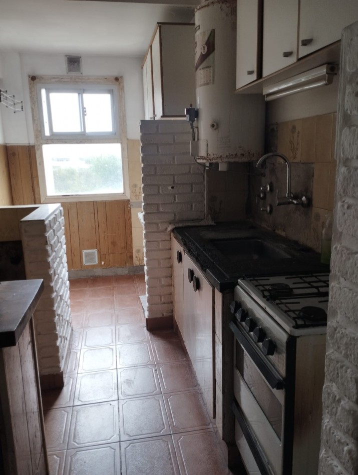 EN VENTA. DEPARTAMENTO DE TRES AMBIENTES EN COMPLIEJO CERRADO SOBRE AV LIBERTAD 5500