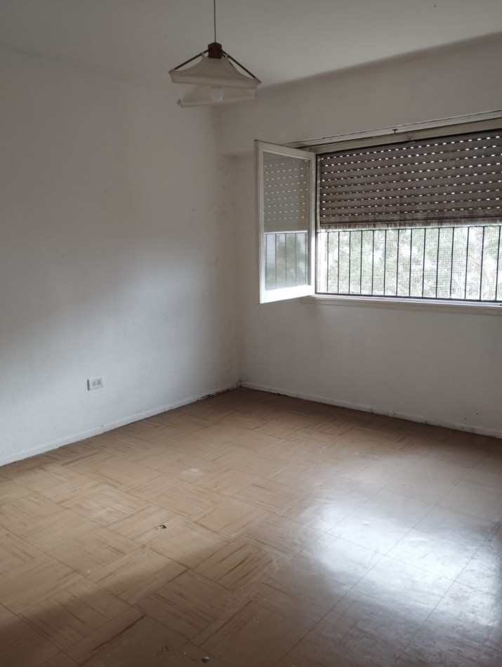 EN VENTA. DEPARTAMENTO DE TRES AMBIENTES EN COMPLIEJO CERRADO SOBRE AV LIBERTAD 5500