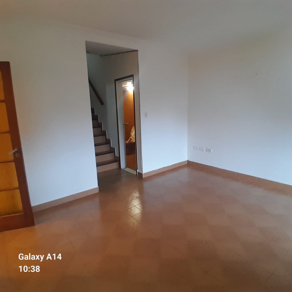 DEPARTAMENTO TIPO DUPLEX DE 3 AMBIENTES EN ZONA MOGOTES