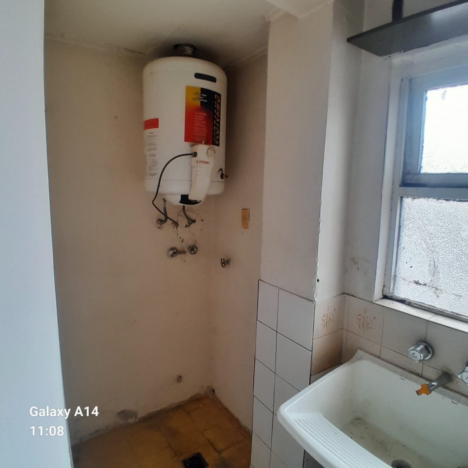 DEPARTAMENTO DE 2 AMBIENTES EN RIVADAVIA AL 8100