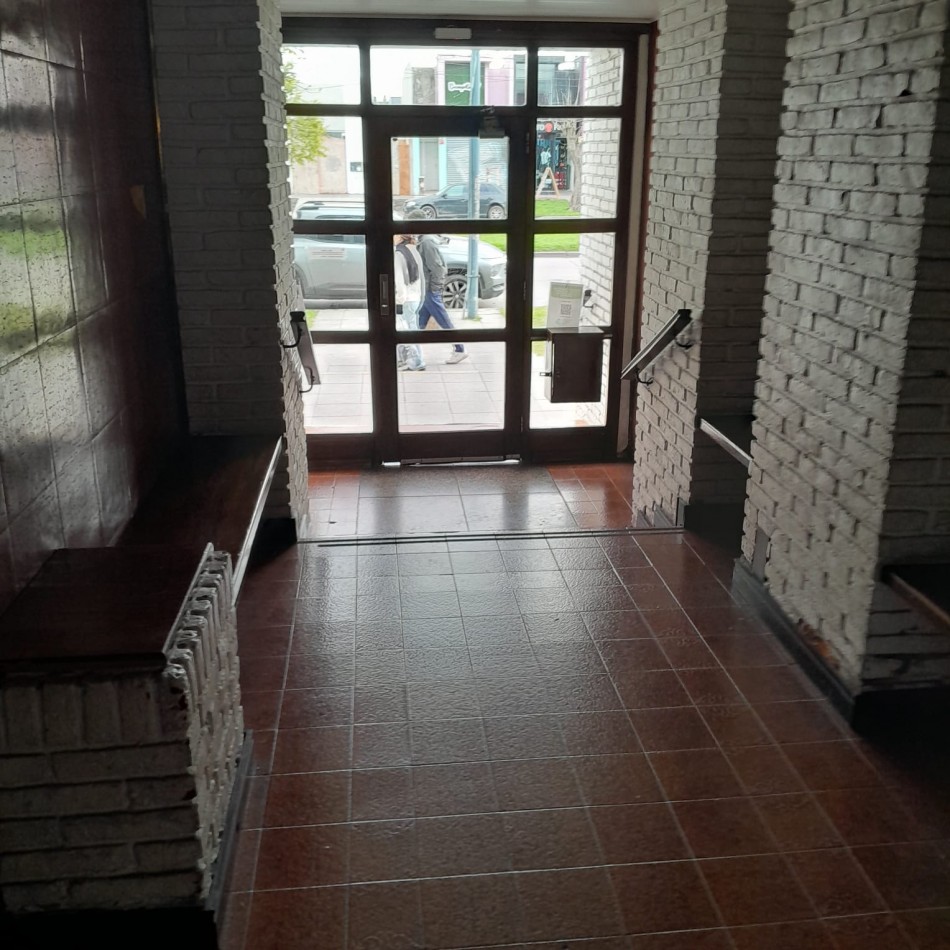 DEPARTAMENTO DE 2 AMBIENTES SOBRE AVENIDA TEJEDOR. APTO CREDITO.