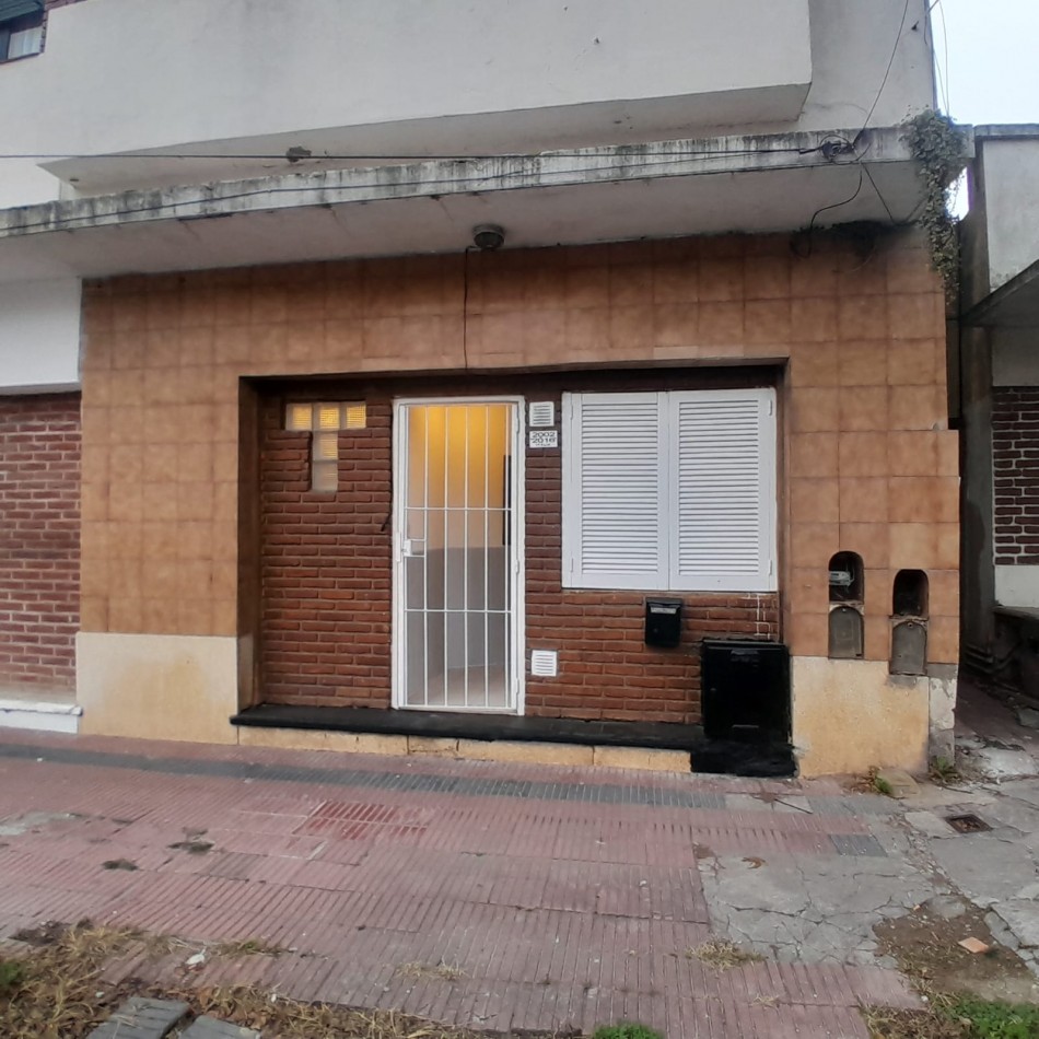 PH DE AMBIENTE Y MEDIO, PLANTA BAJA A LA CALLE