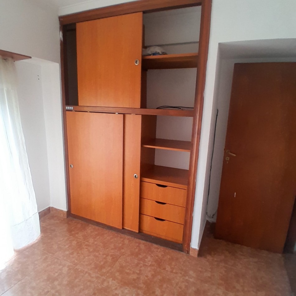DEPARTAMENTO DOS AMBIENTES A LA CALLE. JARA AL 2100.