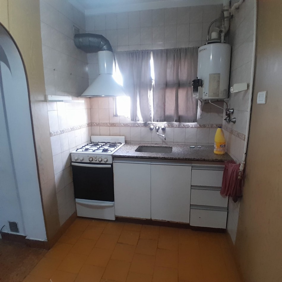 DEPARTAMENTO DOS AMBIENTES A LA CALLE. JARA AL 2100.