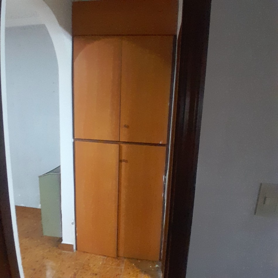 DEPARTAMENTO DOS AMBIENTES A LA CALLE. JARA AL 2100.