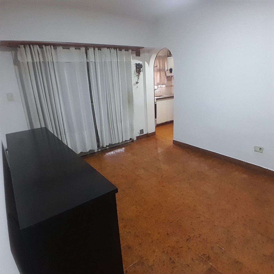 DEPARTAMENTO DOS AMBIENTES A LA CALLE. JARA AL 2100.