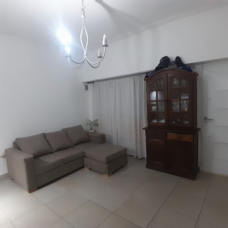 CASA DE 4 AMBIENTES EN BARRIO PINARES