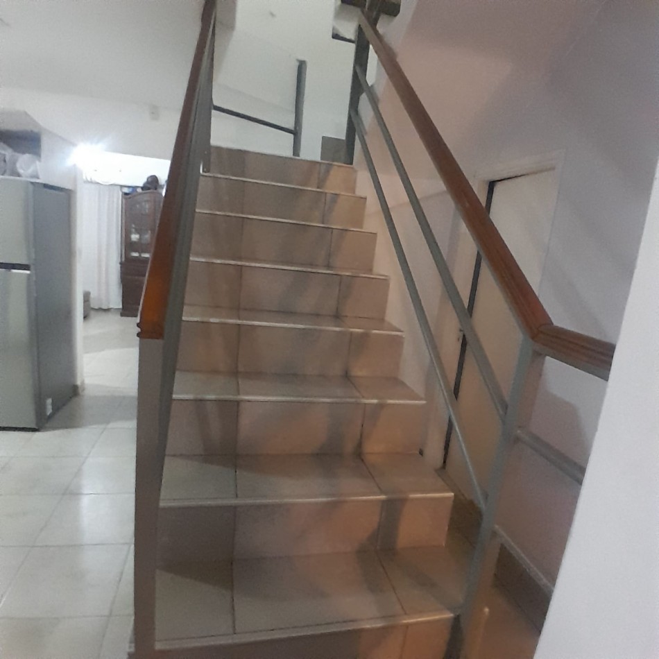 CASA DE 4 AMBIENTES EN BARRIO PINARES