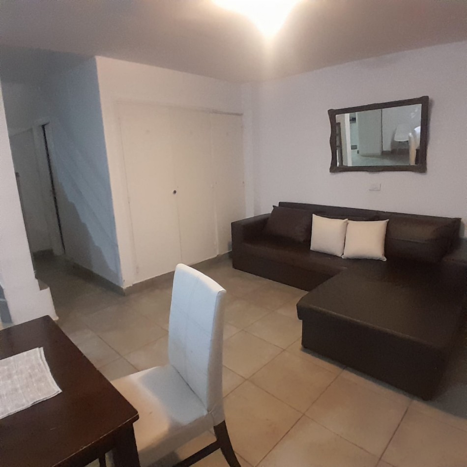 CASA DE 4 AMBIENTES EN BARRIO PINARES