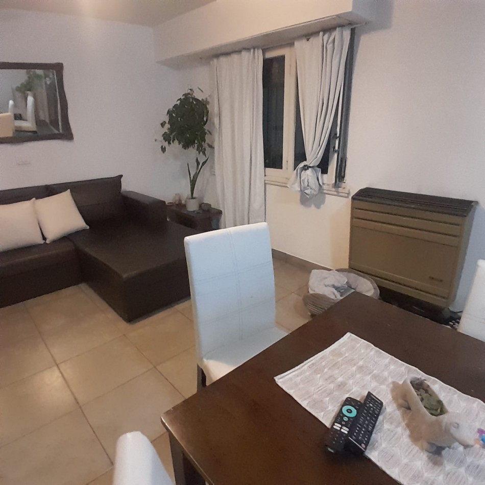 CASA DE 4 AMBIENTES EN BARRIO PINARES