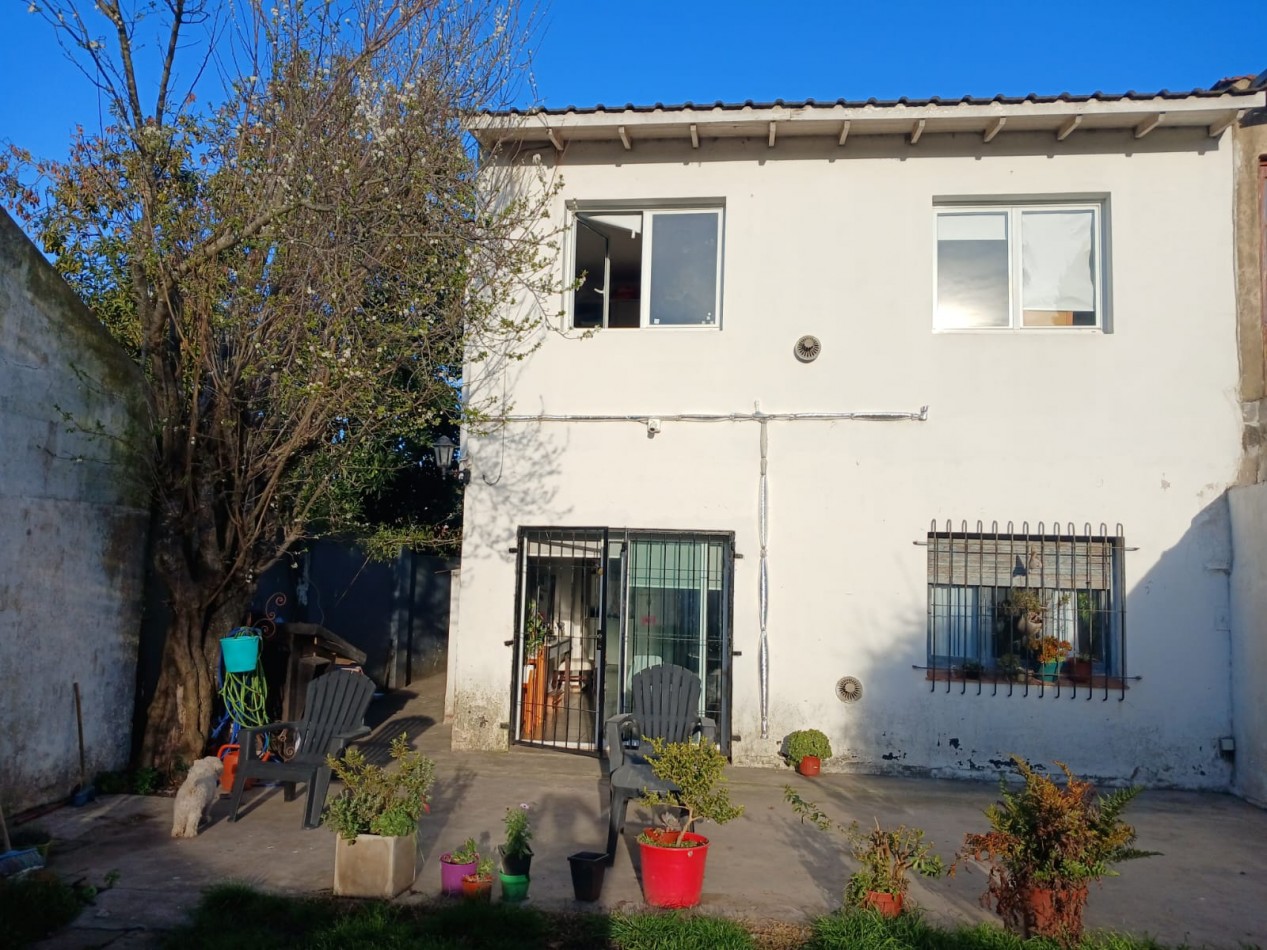 CASA DE 4 AMBIENTES EN BARRIO PINARES