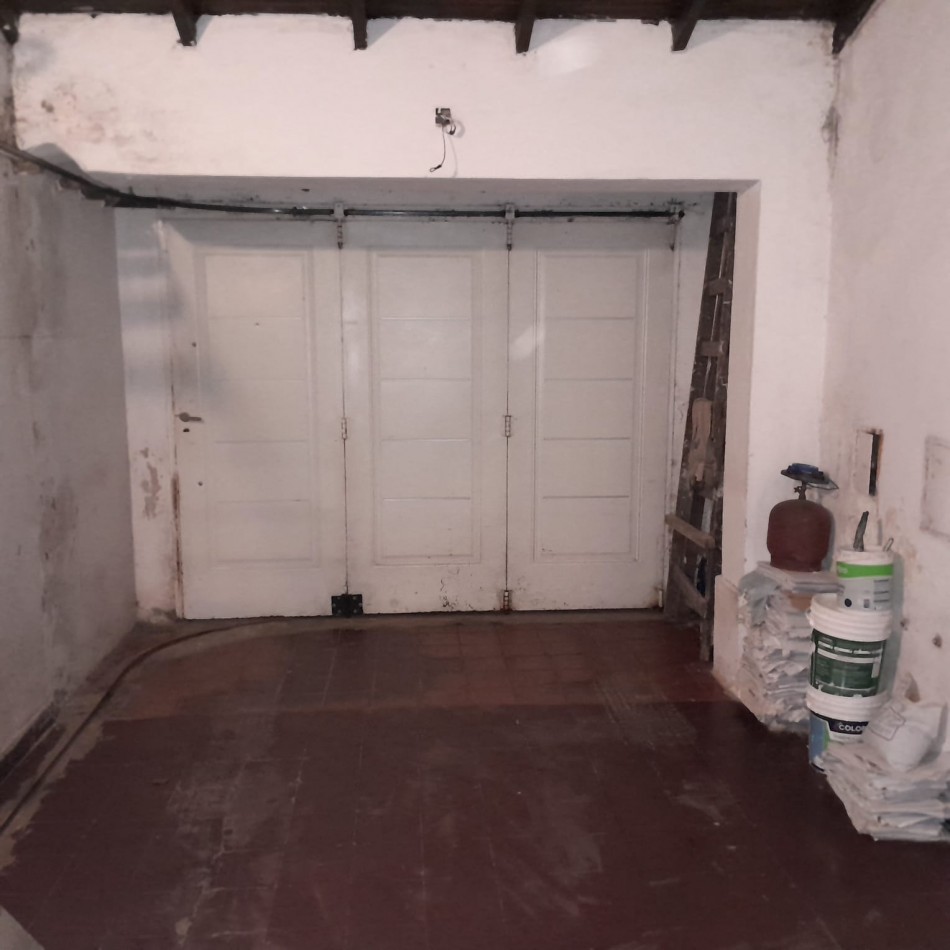 CASA DE 4 AMBIENTES EN BARRIO PINARES