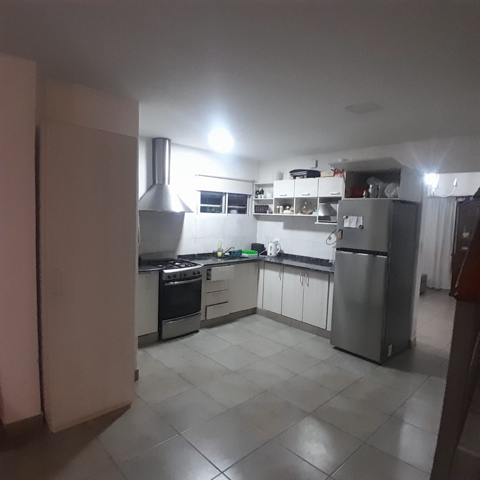 CASA DE 4 AMBIENTES EN BARRIO PINARES