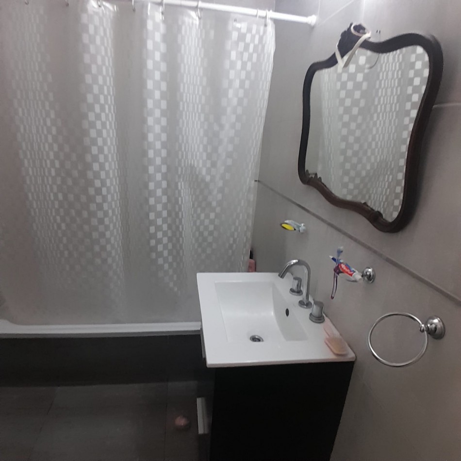 CASA DE 4 AMBIENTES EN BARRIO PINARES