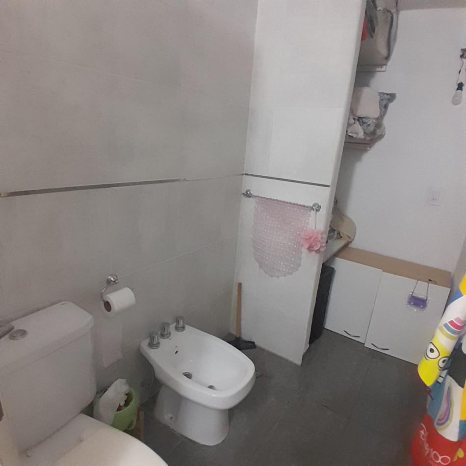 CASA DE 4 AMBIENTES EN BARRIO PINARES