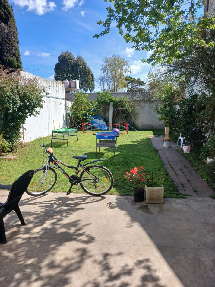 CASA DE 4 AMBIENTES EN BARRIO PINARES