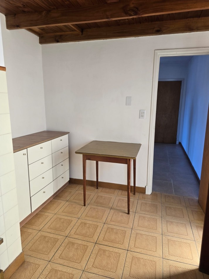 PH DE 3 AMBIENTES, EN PRIMER PISO POR ESCALERA