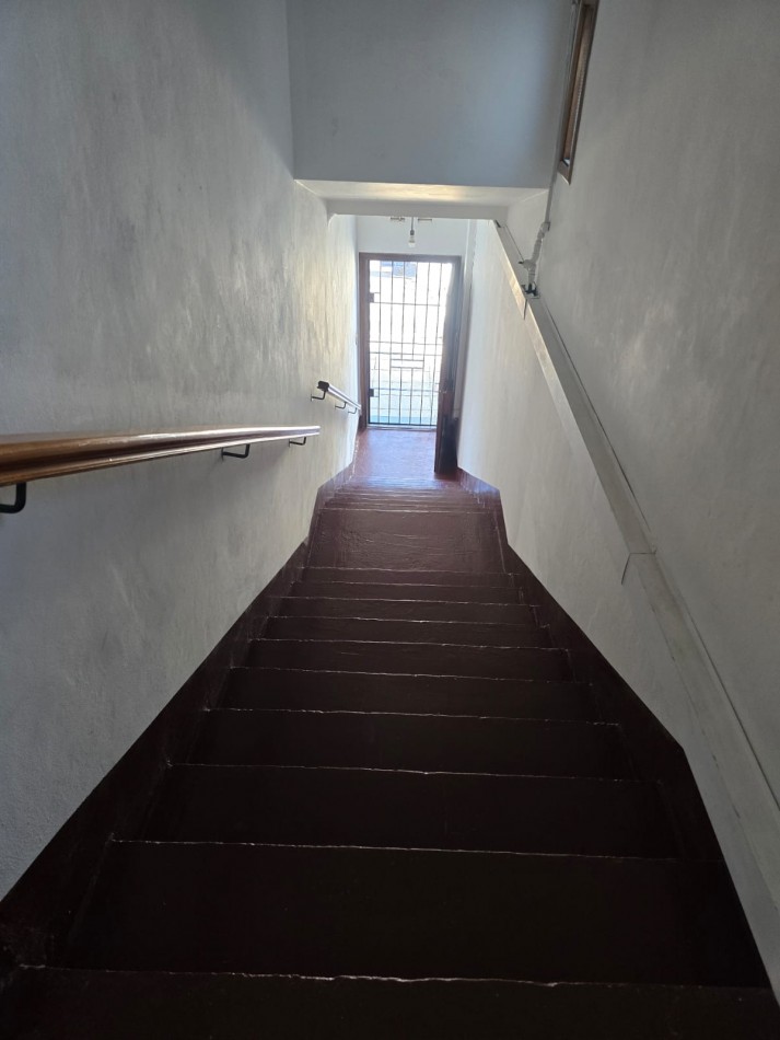 PH DE 3 AMBIENTES, EN PRIMER PISO POR ESCALERA