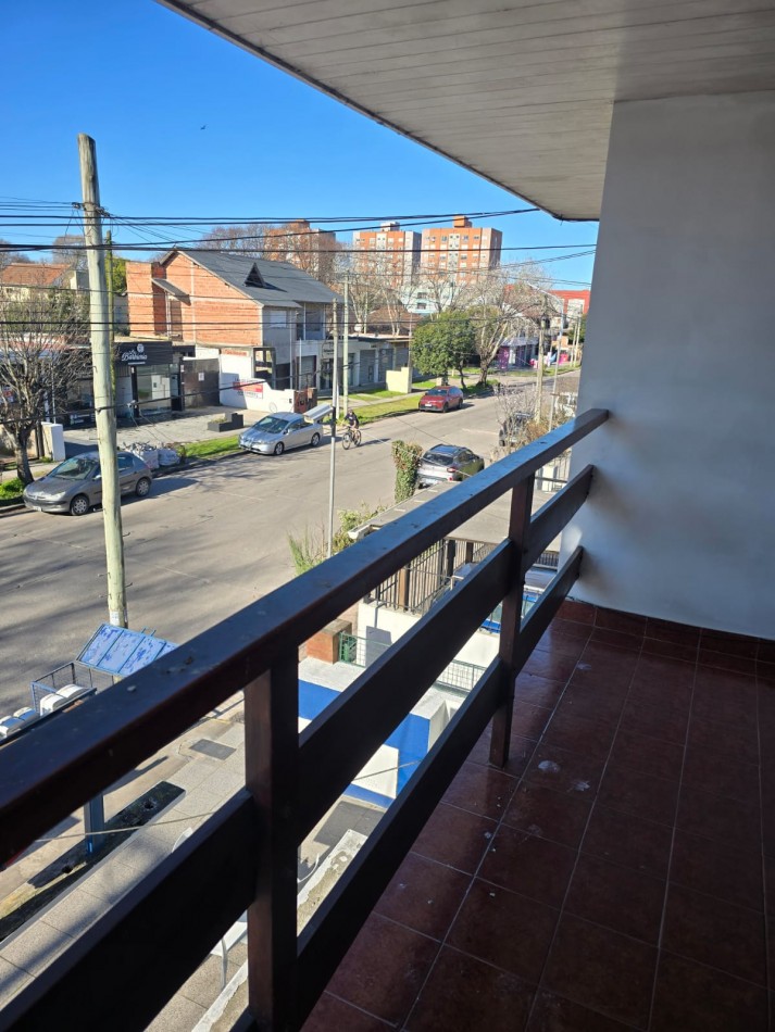 PH DE 3 AMBIENTES, EN PRIMER PISO POR ESCALERA