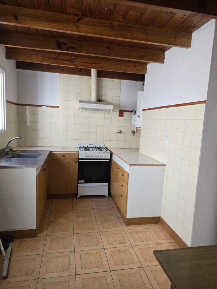 PH DE 3 AMBIENTES, EN PRIMER PISO POR ESCALERA