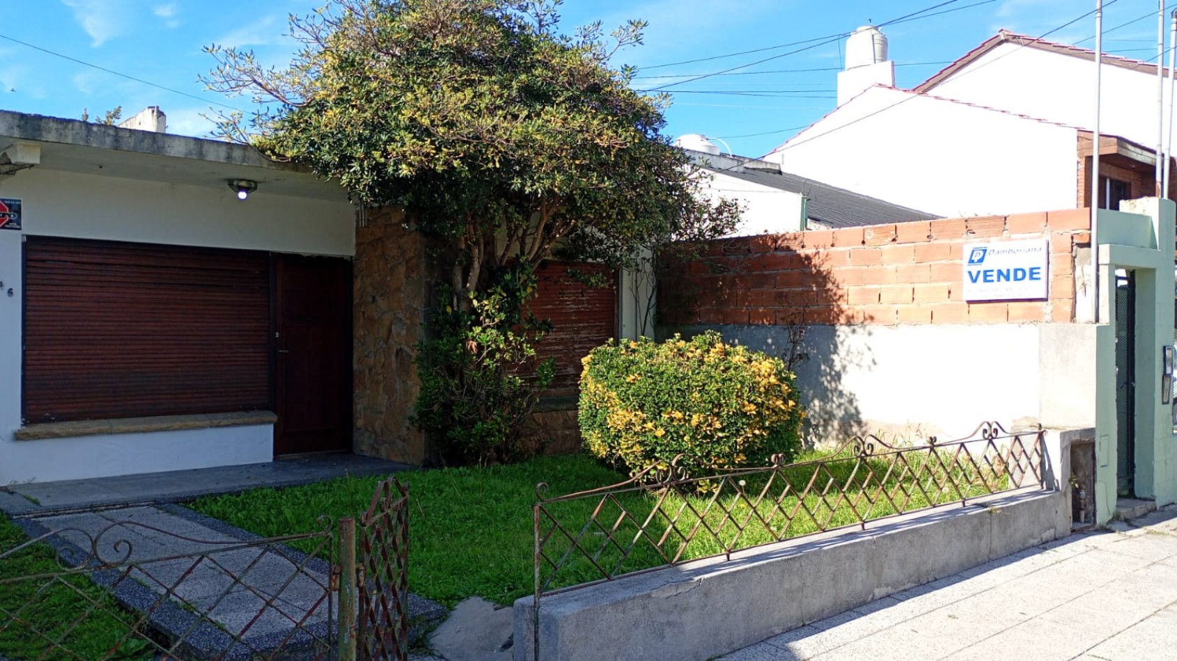 A RECICLAR: CASA DE 3 AMBIENTES MAS DEPTO AL FONDO EN LA PAMPA AL 2400