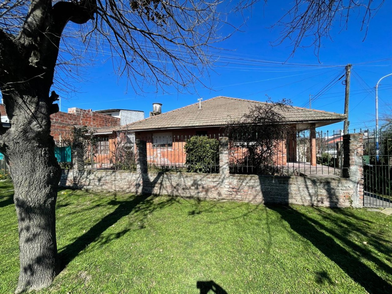 CHALET DE 3 AMBIENTES EN ESQUINA DE LIBERTAD Y TANDIL