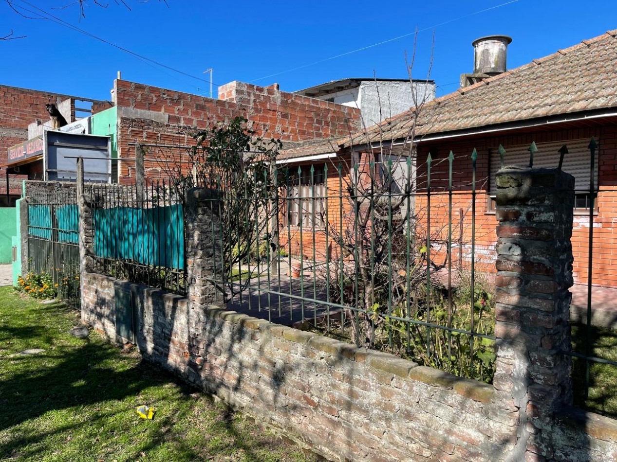 CHALET DE 3 AMBIENTES EN ESQUINA DE LIBERTAD Y TANDIL