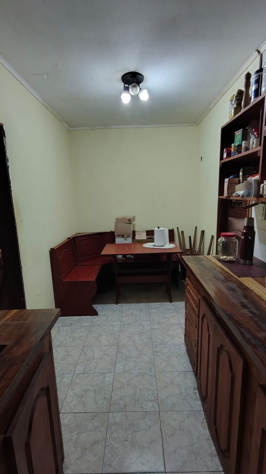 CASA EN BARRIO BOSQUE GRANDE, 3 AMBIENTES CON POSIBILIDAD DE MAS