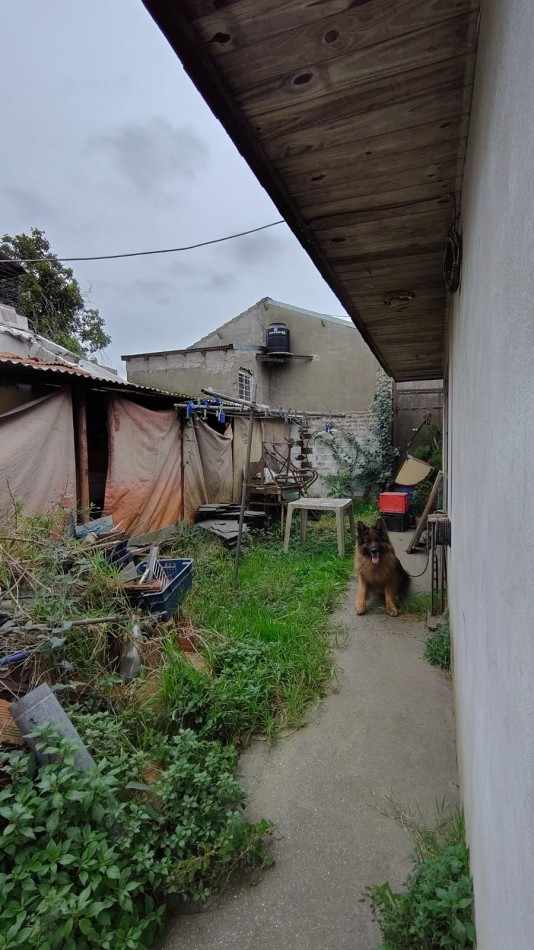 CASA EN BARRIO BOSQUE GRANDE, 3 AMBIENTES CON POSIBILIDAD DE MAS
