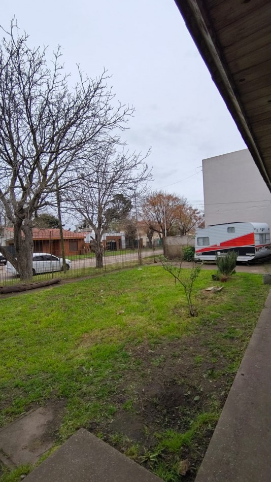 CASA EN BARRIO BOSQUE GRANDE, 3 AMBIENTES CON POSIBILIDAD DE MAS