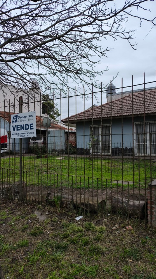 CASA EN BARRIO BOSQUE GRANDE, 3 AMBIENTES CON POSIBILIDAD DE MAS