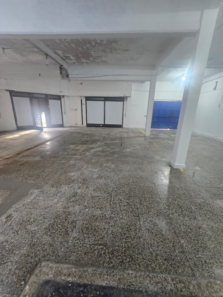 LOCAL EN ESQUINA EN 3 DE FEBRERO Y PERU