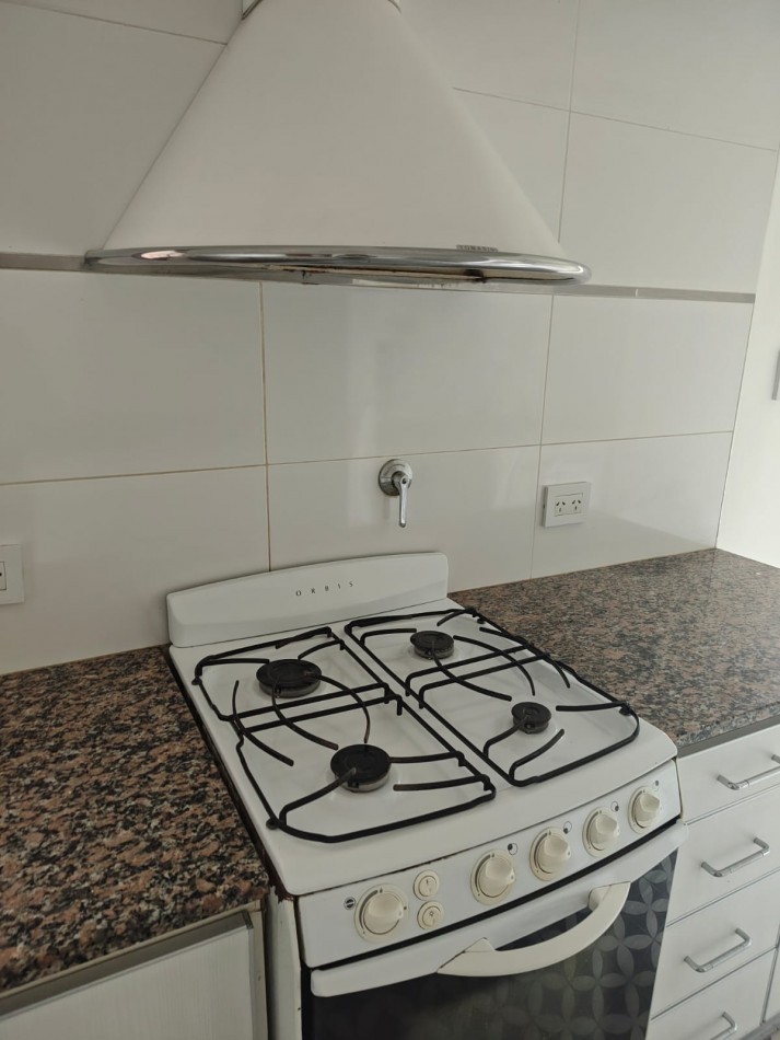 CHALET DE 4 AMBIENTES EN BARRIO CAISAMAR