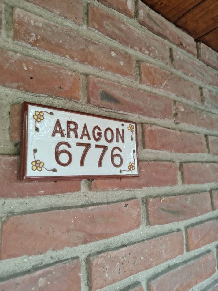 CHALET DE 4 AMBIENTES EN BARRIO CAISAMAR