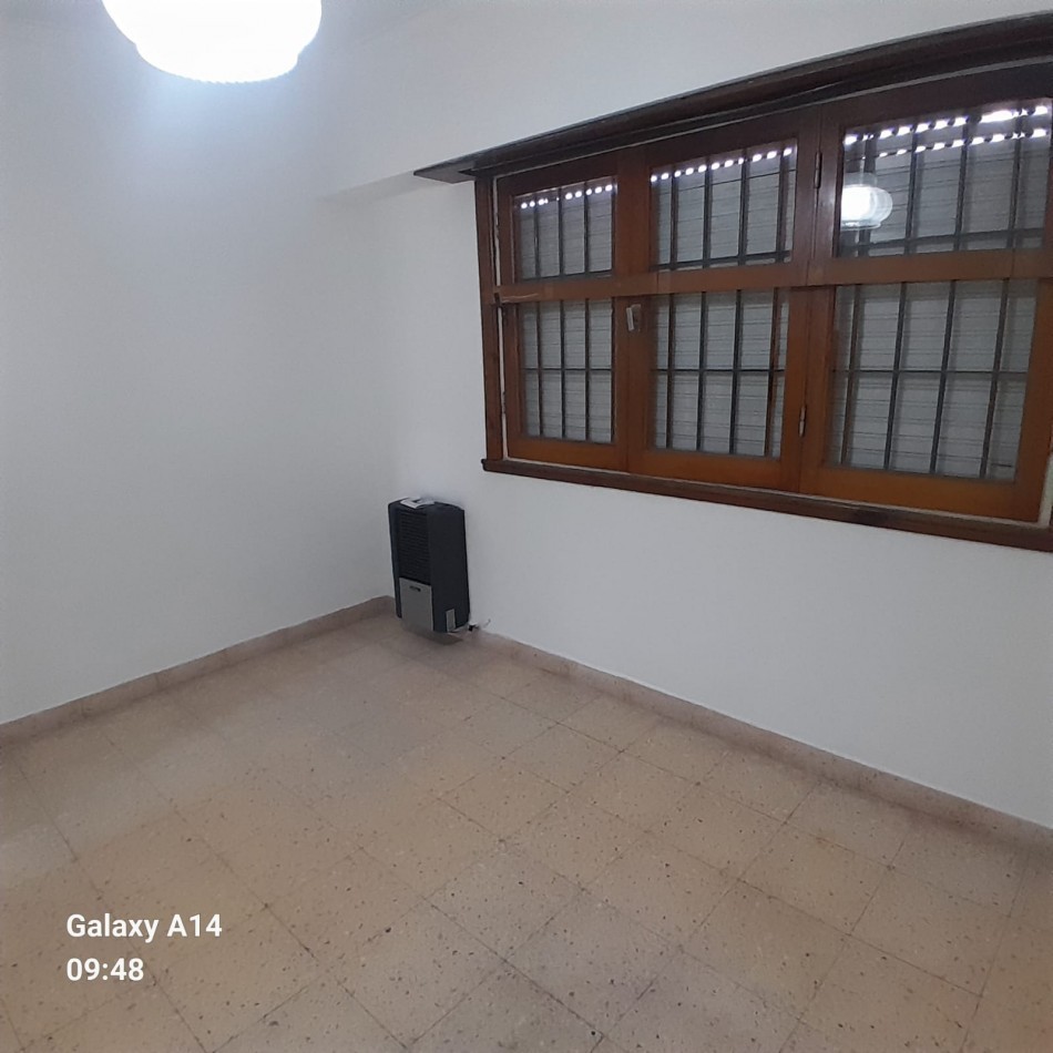 PH DE 2 AMBIENTES EN PRIMER PISO A LA CALLE. CON RENTA.