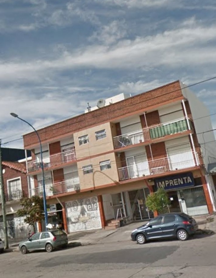 DEPARTAMENTO DOS AMBIENTES A LA CALLE. JARA AL 2100.