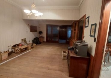CHALET 4 AMBIENTES EN CORAZON BARRIO CHAUVIN