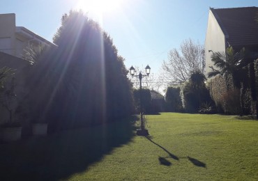 PARQUE LURO. CHALET EN VENTA. 5 AMBIENTES