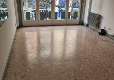 PISO EN VENTA + 2 LOCALES. ZONA PLAZA MITRE