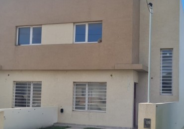 DUPLEX 3 AMBIENTES. BARRIO FELIX U. CAMET. 