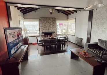 EXCELENTE CHALET DE CATEGORIA 4 AMBIENTES ZONA LURO Y ALIO
