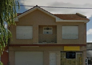 En Block 2 locales mas chalet 4 ambientes pta Alta. Zona Colon y Alio