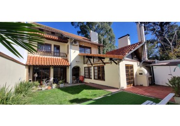 IMPORTANTE CHALET. BARRIO SAN GERONIMO