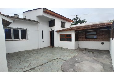PH EN VENTA. 4 AMBIENTES CON PATIO. ZONA CERRITO SUR