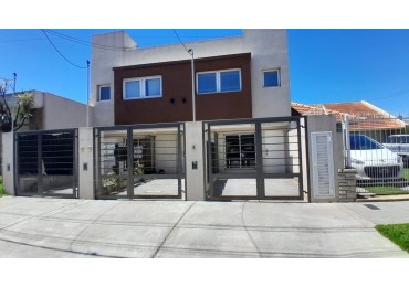 EN VENTA. DUPLEX 3 AMBIENTES EN BARRIO VILLA PRIMERA. APTO CREDITO